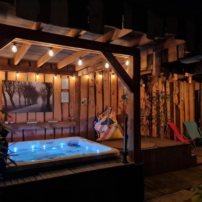 Wellness Chalet Met Jacuzzi, Sauna, Omheinde Tuin, Sint Annaland Exterior photo