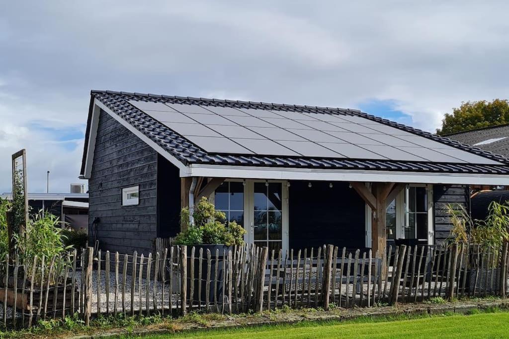 Wellness Chalet Met Jacuzzi, Sauna, Omheinde Tuin, Sint Annaland Exterior photo