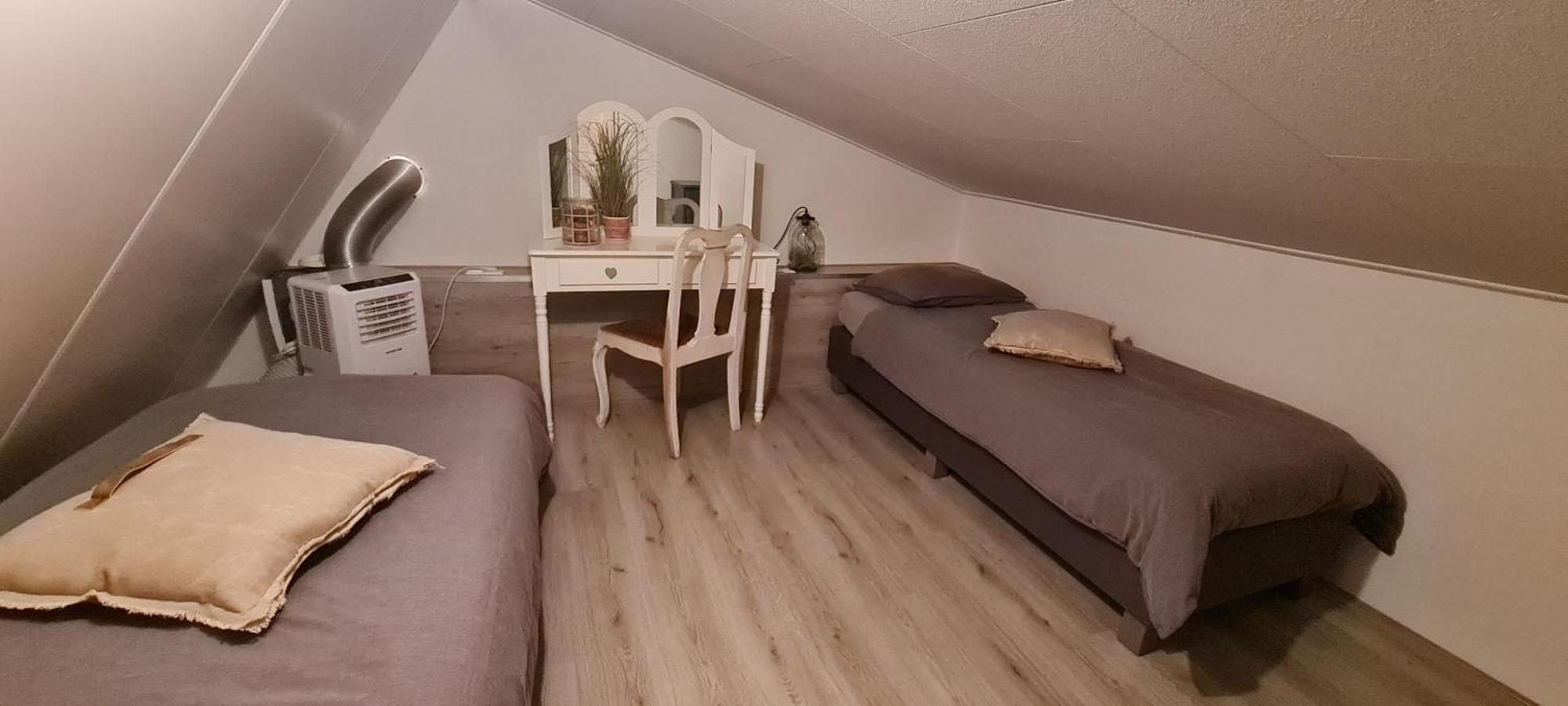 Wellness Chalet Met Jacuzzi, Sauna, Omheinde Tuin, Sint Annaland Exterior photo